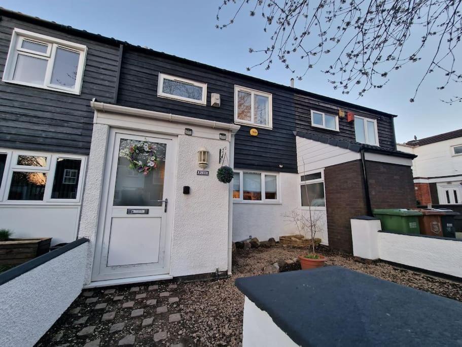 Spacious Comfort: NEC-Adjacent Home with Fast Wi-Fi Marston Green Exterior photo
