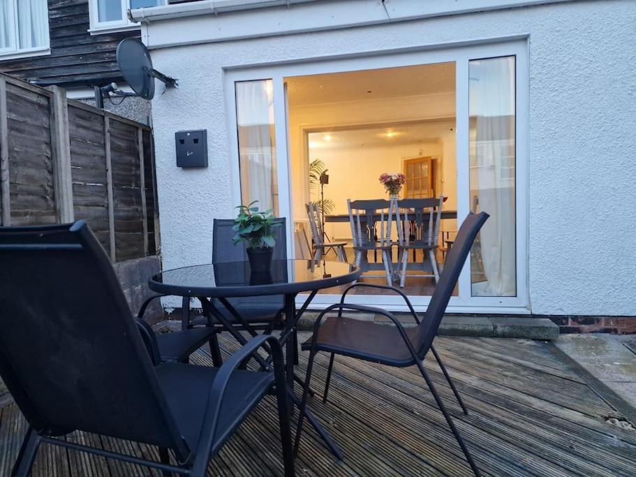 Spacious Comfort: NEC-Adjacent Home with Fast Wi-Fi Marston Green Exterior photo